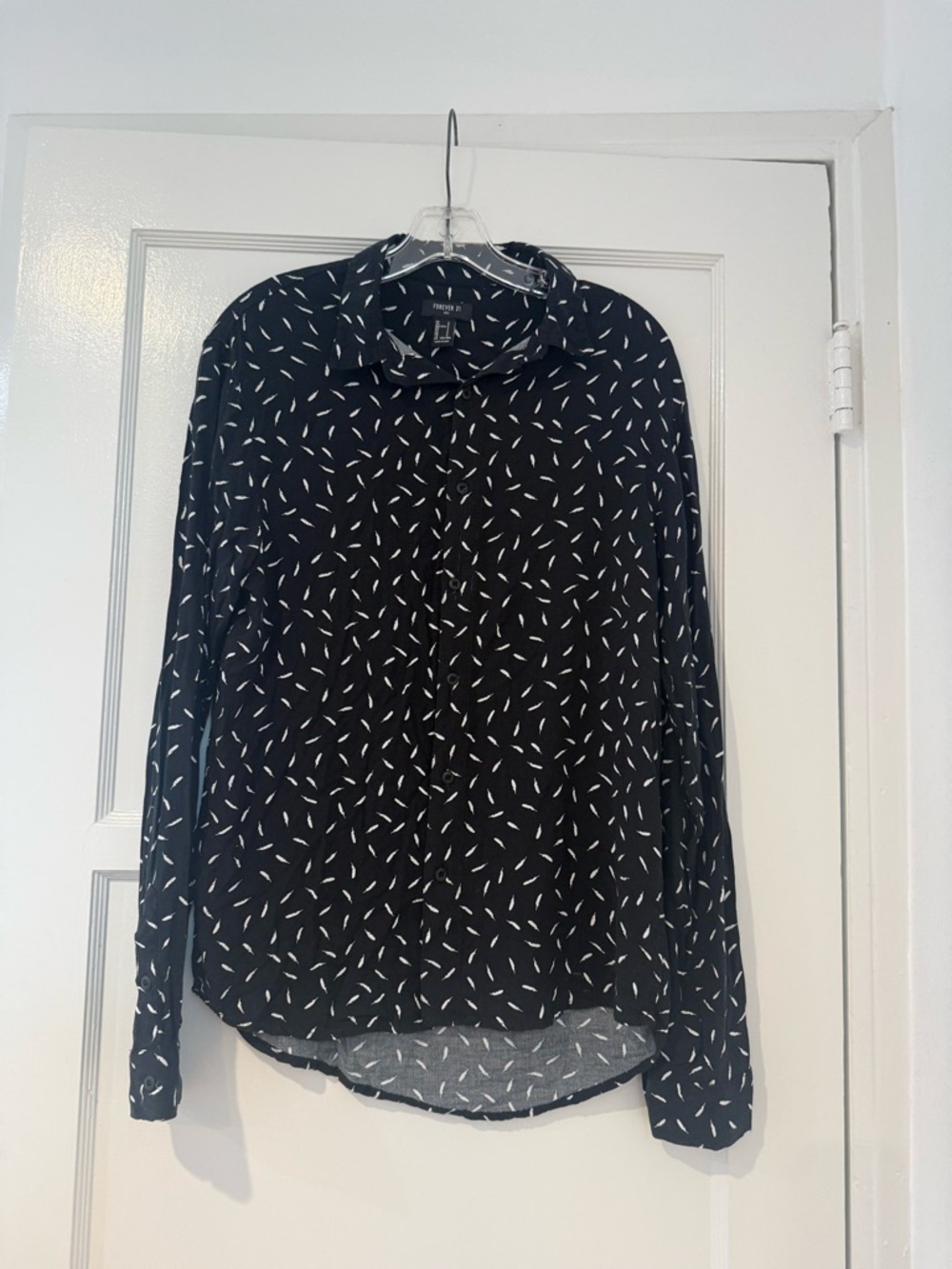 Forever 21 Black Button-Down Shirt with White Dash Print size s - Picture 9 of 9